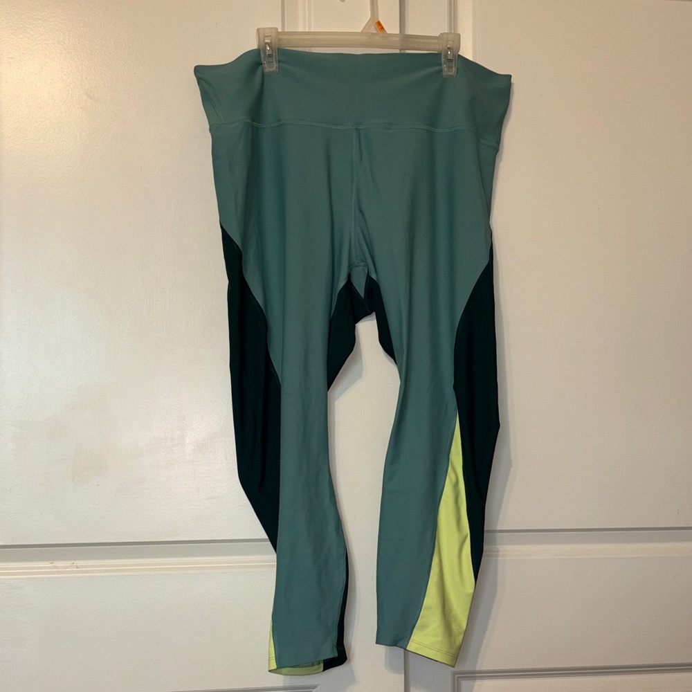 Old Navy High-Waisted PowerSoft Color-Block 7/8 Compression Leggings